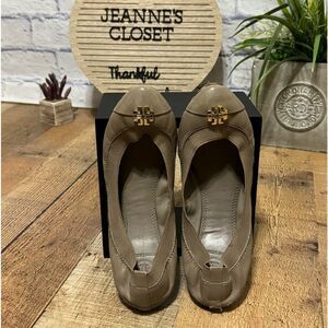 Tory Burch Caroline Ballet Flats khaki Leather Gold Logo Hardware Size 6M